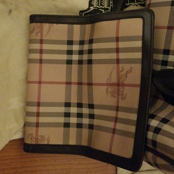 Authetic Burberry bag and wallet - Picture 5 of 9